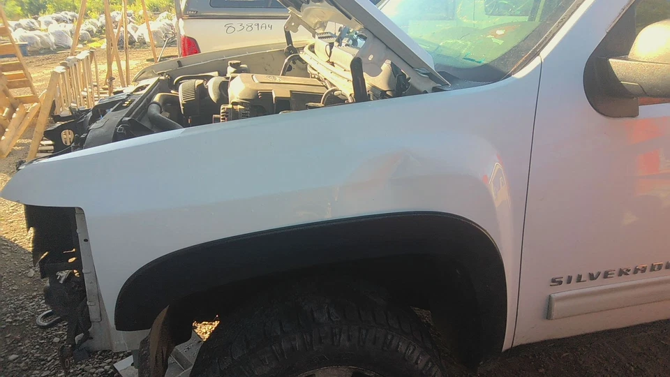 09 CHEVY SILVERADO 1500 Fender Left Drivers Side(No Shipping) - Image 1 of 3