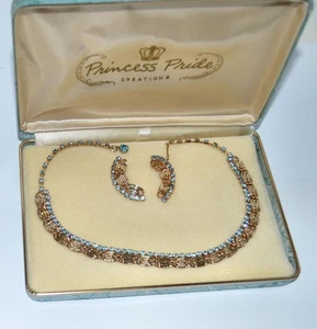 Conjunto de joyas COLLAR Y PENDIENTES Princess Pride Creations diamantes de imitación azules de colección - Imagen 1 de 4