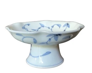 Japanese Porcelain Fluted Bowl on a Pedestal - Picture 1 of 9