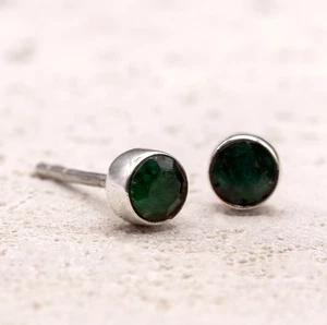 Small 925 Sterling Silver Emerald Round Earrings Studs Gemstone Ladies Gift - Picture 1 of 5