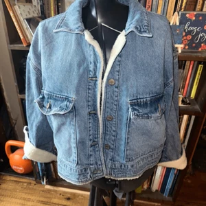 Kensie distressed denim cropped Sherpa cargo jacket - Picture 1 of 4