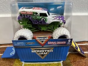 Monster Jam (2020 White Grave Digger Inverse) Scale 1:24 (Ultra Rare)