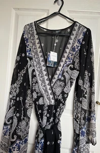 Missguided: Ladies Paisley Kimono Sleeve Playsuit. Black. UK size 8. - Picture 1 of 8