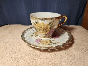 Vintage, Royal Sealy Japan Pearlesent Gold Trim Floral Design Cup And Saucer Set - Picture 1 of 12