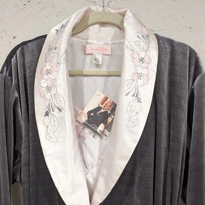 Conjunto de salón rosa satinado sin mangas cintura imperio camisón chal cuello bata de terciopelo Foto 1 de 4