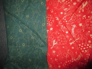 2 CHRISTMAS FAT QUARTERS - 1 GREEN 1 RED - NO MANUFACTURER GIVEN - Picture 1 of 1