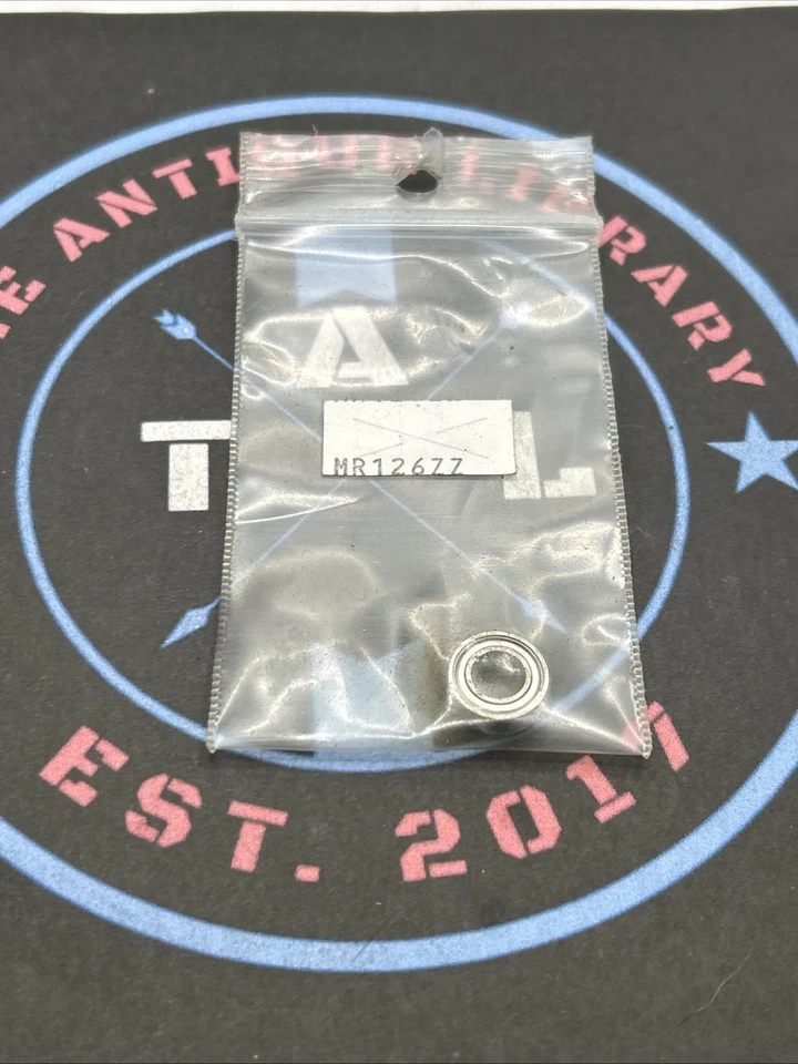 Rodamiento. MR126ZZ. Identificación de 6 mm, 12 mm OD. 4 mm de ancho. Foto 1 de 1