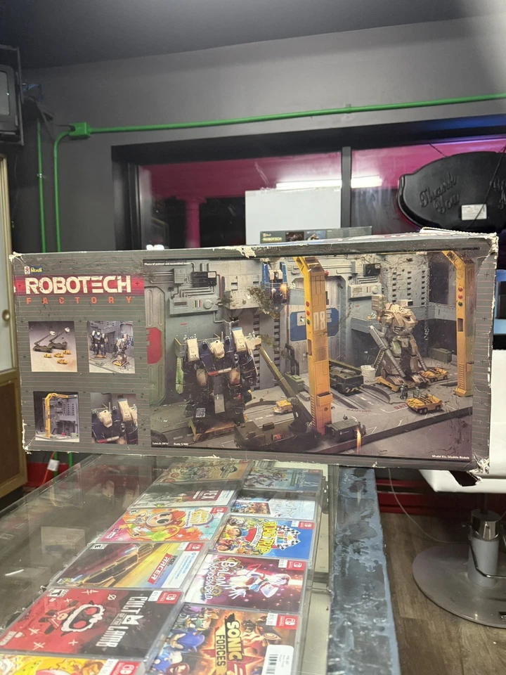 Vintage Rare Ceji Revell Robotech Factory 1/100 Scale Model Kit #1404 DAMAGED  - Image 1 of 4