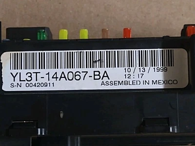 1999-2003 FORD F150 F250 UNDER DASH FUSE BOX P/N YL3T-14A067-BA - Image 1 of 4