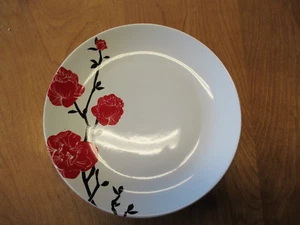 Coventry DASHLARI Essteller 10 1/2" rote Blumen schwarze Stiele 1 ea 3 verfügbar - Bild 1 von 3