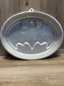 Vintage Wilton Aluminium Batman Emblem Kuchenform "DC Comics-1964" #2105-9490 - Bild 1 von 3