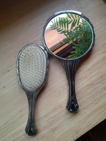 Vintage Hand Mirror & Brush Art DECCO style, clam shell design Cover