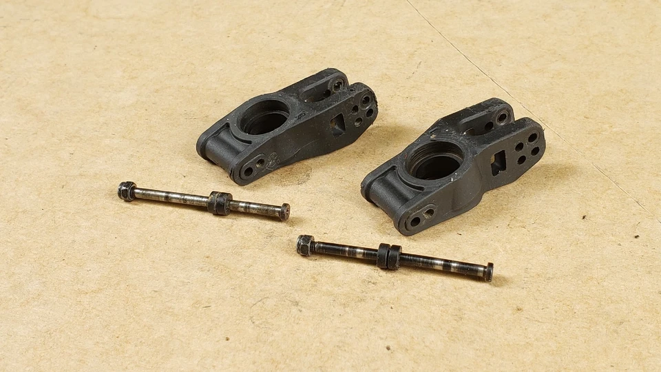  OFNA HOBAO HYPER 9E REAR UPRIGHTS  - Image 1 of 1