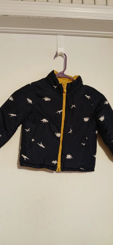 Abrigo acolchado amarillo para niños GAP REVERSIBLE, talla 3t azul marino Dino  Foto 1 de 4