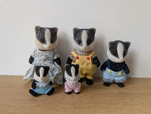 Sylvanian Families Underwood Badger Family Figuras Para Caravana Pony Set - Imagen 1 de 6