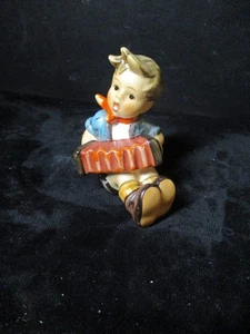 Hummel Goebel Figurine BOY WITH ACCORDIAN TMK 7 Made in Germany  X140 LK - Picture 1 of 3