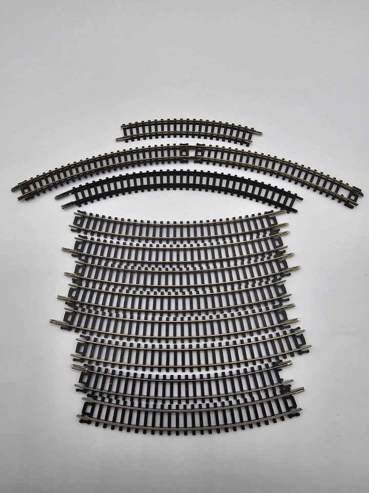*USED* N Scale (11) Lot Piece Mixed Curved Track Lot Curved Train Track - Image 1 of 4