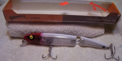 093025  JOINTED BOMBER MUSKY    LURE  7"  RWC - Image 1 of 3