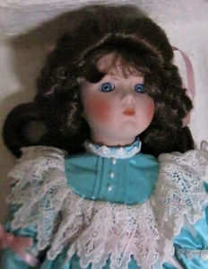 NIB Victoria Ashlea Porcelain Musical Doll 18" Brunette/Blue Eyes#912326-09 1989 - Picture 1 of 12