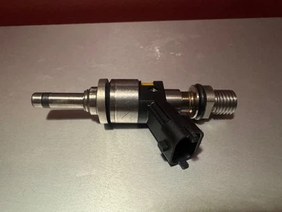 Inyector de combustible Porsche Cayenne 2008-10 OEM; 4,8 L turbo Foto 1 de 4