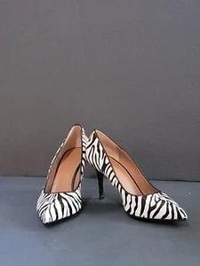 Givenchy Black/White Zebra Print Pumps Leather Size 38 Pointed Toe Heels - Picture 1 of 10