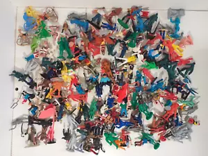Lot Figurines Plastique Jouets de Bazar Tous Styles en Vrac - Picture 1 of 5
