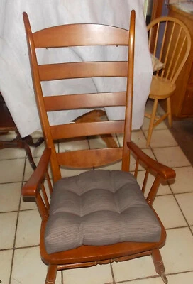 Balancín/mecedora de mediados de siglo de arce de Cushman (R157) Foto 1 de 4