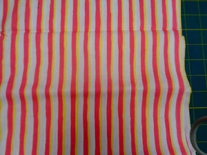 STRIPES -Rosa e Giallo su Bianco - RIMANENTE - 45"Lx44"W - Cotone - MOLTO BELLO!!! - Foto 1 di 4