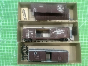 HO Scale LOT of 3 Vintage Freight Cars For Parts or Restoration + Misc Printed - Picture 1 of 24