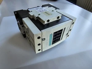 Siemens 3RT1045-1A protezione potenza + 2X 05 3RH1921-1DA11 protezione contattore - Foto 1 di 7