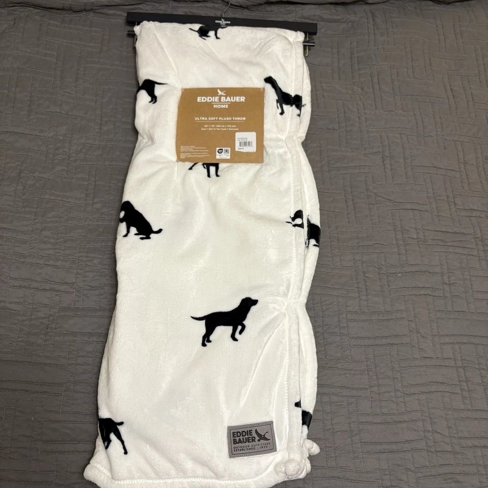 Manta de felpa ultra suave Eddie Bauer Home blanca labrador negra estampado de perro Foto 1 de 4