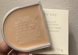 Mary Kay Day Radiance Cream foundation Blush Ivory - Picture 1 of 3