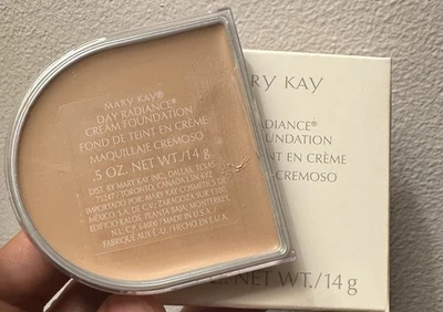 Mary Kay Day Radiance Cream foundation Blush Ivory - Image 1 of 3