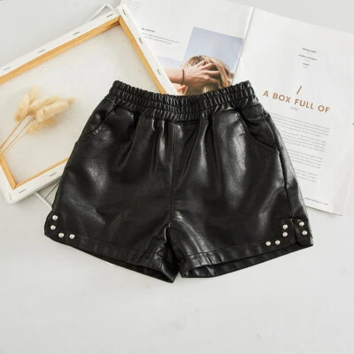 Lindos pantalones cortos de cuero PU para niños pequeños y niñas  Foto 1 de 4