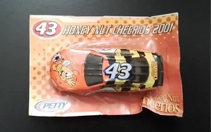 2001 1:64 DIE-CAST #43 2001 HONEY NUT CHEERIOS PAINT SCHEME PROMO - Picture 1 of 2