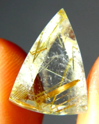 Cuarzo rutilado IP3 8ct 17x13x6mm billones agujas doradas Foto 1 de 4