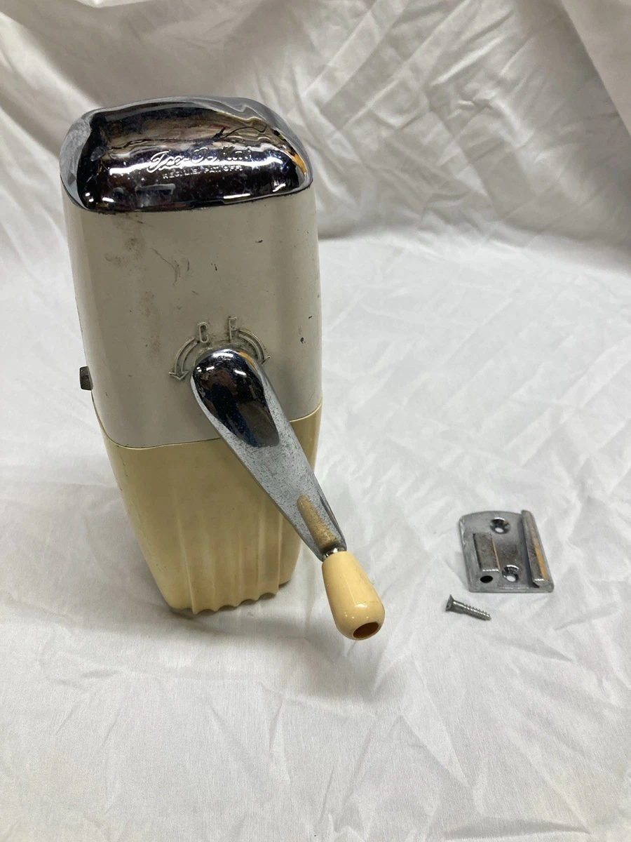 アイスクラッシャー　アメリカ　ビンテージ Vintage Dazey Rocket Ice Crusher - Red and White with Crank Handle