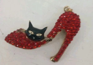 Betsey Johnson Enamel Black Cat/Red Rhinestone Shoe Pendant Necklace Broken Read - Picture 1 of 6