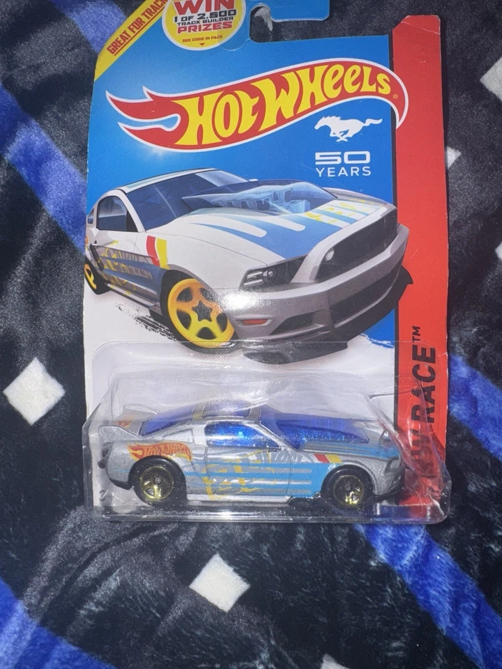 Hot Wheels Track Aces 2014 50 años de Mustang - Mustang GT 13 - plateado Foto 1 de 3