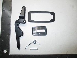 KIT GATILLO DE MANIJA DE PUERTA EXTERIOR PORSCHE 924S 944 951 TURBO S2 IZQUIERDO NUEVO CON SELLOS - Imagen 1 de 3