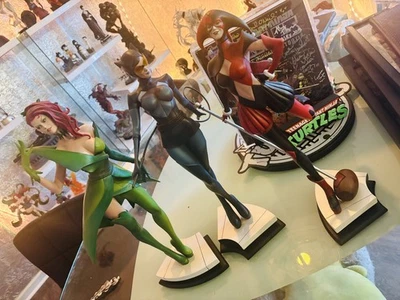 Conjunto Série Artista Sideshow Stanley "Artgerm" Lau Mulher-Gato Harley Hera Venenosa - Imagem 1 de 4