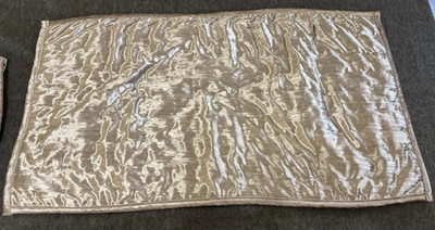 Juego de 2 fundas de almohada de diseño Cloud9 de lujo Prato beige terciopelo aplastado puntos metálicos Foto 1 de 4