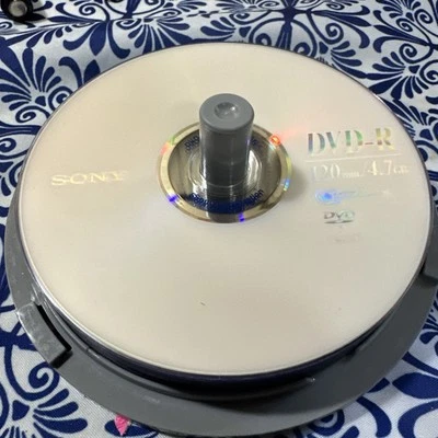 DVD-R (11) 120 Min. CD-R (39) 80 Min (approximately The Amount. New But Open. - Image 1 of 4
