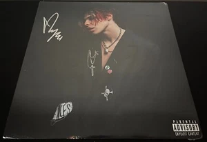 Yungblud Yungblud Signed Vinyl LP (Condition: M-) - Picture 1 of 2