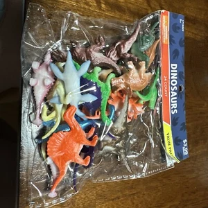 Bag of 24 Plastic Various Dinosaurs - Picture 1 of 1