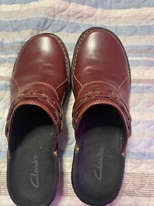Women's Clark's Burgundy leather Mules Casual Shoes  Size 8M  Pre-owned