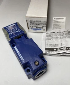 Telemecanique OsiSense XS Inductive Proximity Sensor XS7C4A1MPP20, Ships From US - Picture 1 of 13