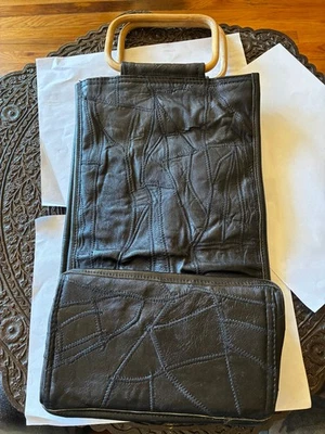 NWOT Wine Bag 1/2 Bottle Black Leather Pathwork w Wooden Handles Park B. Smith - Image 1 of 4