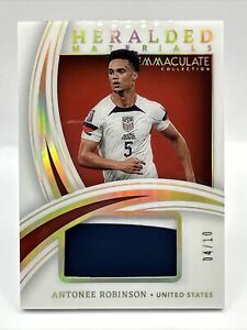 2022-23 Antonee Robinson Panini Immaculate Heralded Gold USMNT Jersey Patch /10