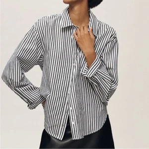 Neu mit Etikett Anthropologie Maeve "Shrunken Bennet Buttondown" schwarzes Motiv gestreift Größe XS - Bild 1 von 7